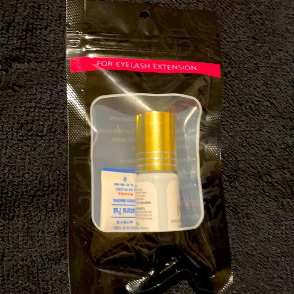 Eyelash extension glue